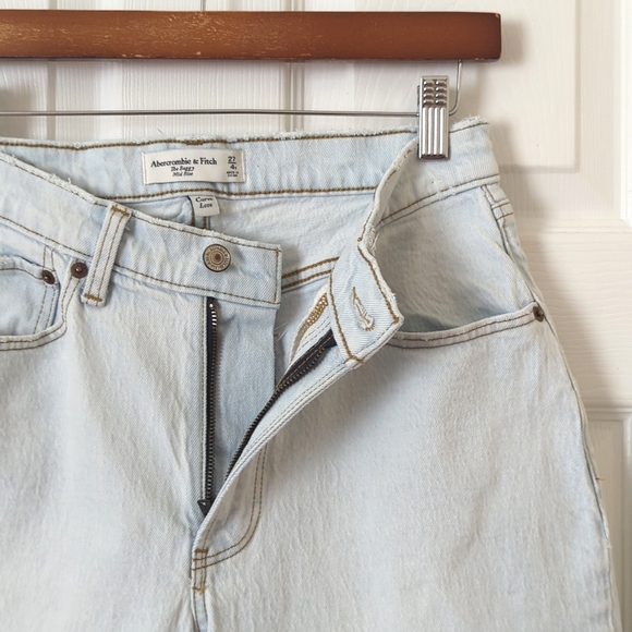Abercrombie & Fitch Light Wash Baggy Mid Rise Straight Leg Curve Love Jeans 27 - Picture 7 of 14